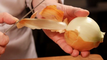 Come sbucciare la cipolla praticamente?