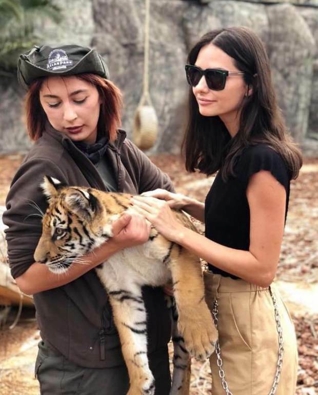 La famosa attrice Yasemin Özilhan ha abbracciato la natura selvaggia