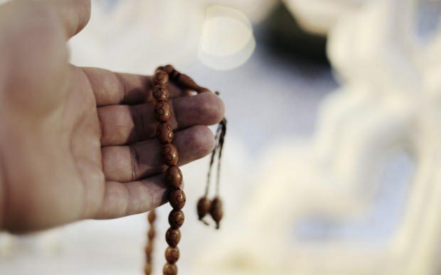 Il rosario canta di essere sparato in Ramadan