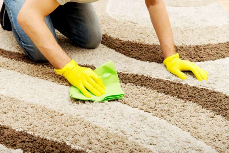 Come rimuovere la macchia di vomito sul tappeto? Metodo semplice per rimuovere la macchia di vomito
