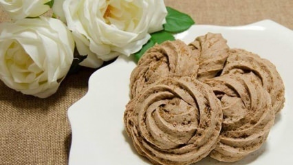 Come preparare i biscotti alle rose a casa? Come dare la forma del biscotto alla rosa? 