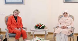 Emine Erdogan ha incontrato la moglie del primo ministro svedese! Erdogan ha espresso la sua tristezza