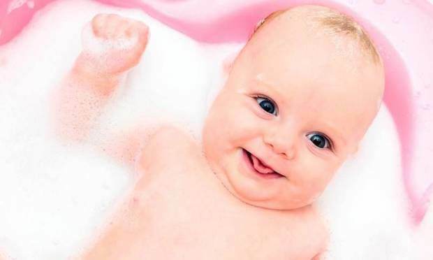 Se il tuo bambino ingoia acqua mentre fa il bagno ...
