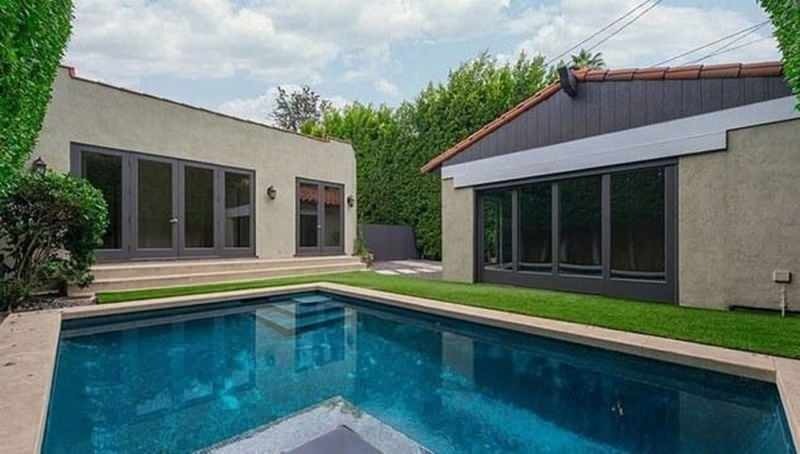 Charlize Theron mette in vendita la sua casa in bungalow per 1,8 milioni di dollari!
