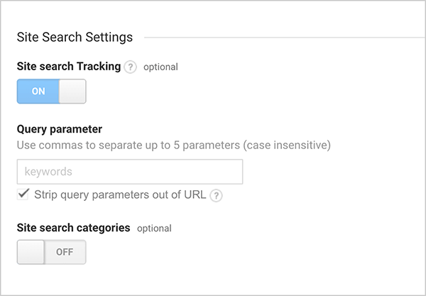 Questo è uno screenshot delle opzioni delle impostazioni di ricerca del sito in Google Analytics. L'opzione Monitoraggio ricerca su sito è attiva. Le impostazioni hanno anche opzioni per inserire un parametro di query e attivare o disattivare le categorie di ricerca su sito.