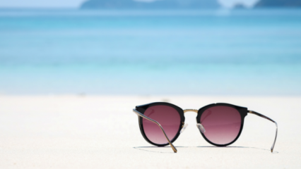 Cosa dovrebbe essere considerato nella scelta degli occhiali da sole?