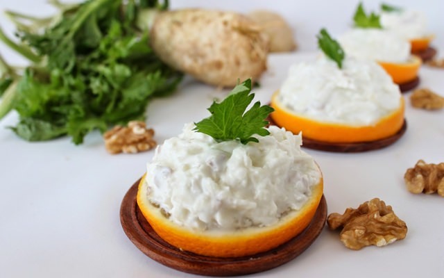 Per coloro che vogliono essere riempiti con insalate: 5 ricette di insalate facili e salutari