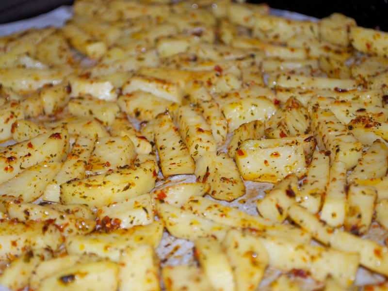 Come preparare le patate piccanti al forno? La ricetta di patate piccanti al forno più semplice