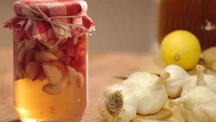 Sottaceti all'aglio con aceto di mele, che indeboliscono 24 chili in 3 mesi