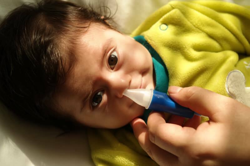 Come pulire il naso dei bambini senza far male? Congestione nasale e metodo di pulizia nei neonati
