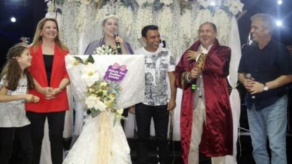 Matrimonio a sorpresa sul palco di Funda Arar