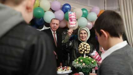 Un post della First Lady Erdogan sull'iftar che hanno ospitato i bambini nelle Case dell'Amore!