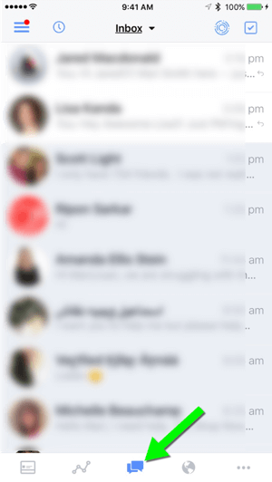 Nell'app mobile Facebook Pages Manager, tocca l'icona centrale per andare alla tua casella di posta.