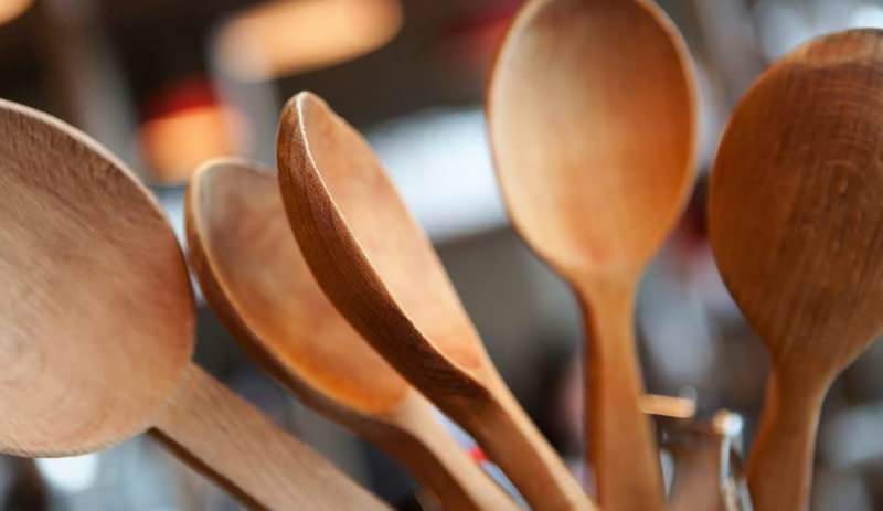 Come si fa un cucchiaio di legno? Suggerimenti per realizzare un cucchiaio di legno intagliato