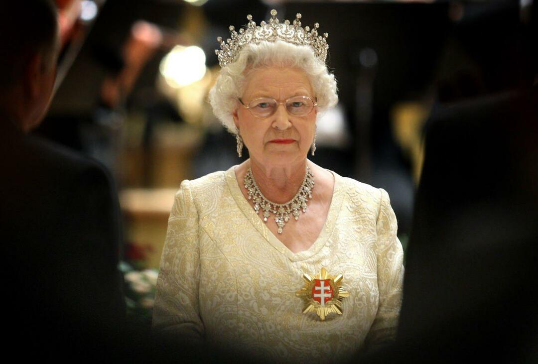 Regina d'Inghilterra II. Elisabetta