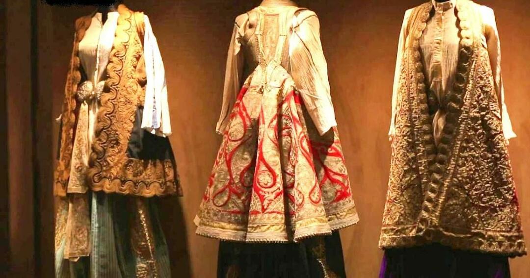 Com'erano gli abiti femminili nel palazzo ottomano nel XVIII e XIX secolo?