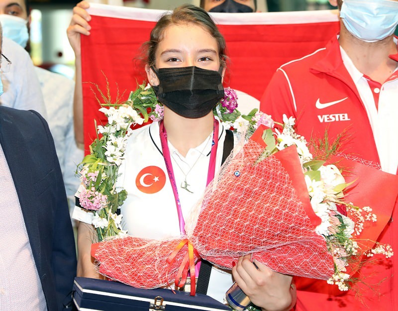 La ginnasta nazionale Ayşe Begüm Onbaşı è tornata a casa!