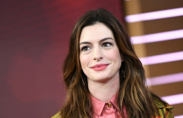 Anne Hathaway 37. anziano