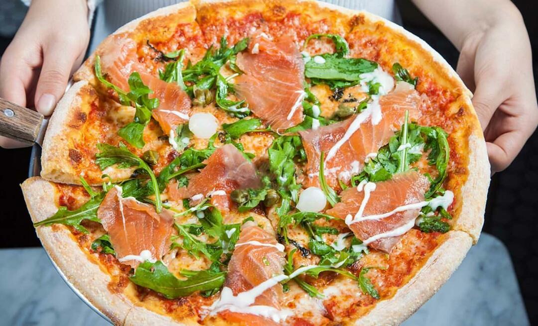 Come fare la pizza al salmone? Ottima ricetta per la pizza al salmone affumicato