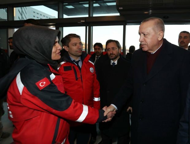 Il presidente Erdogan si congratula con Emine Kuştepe