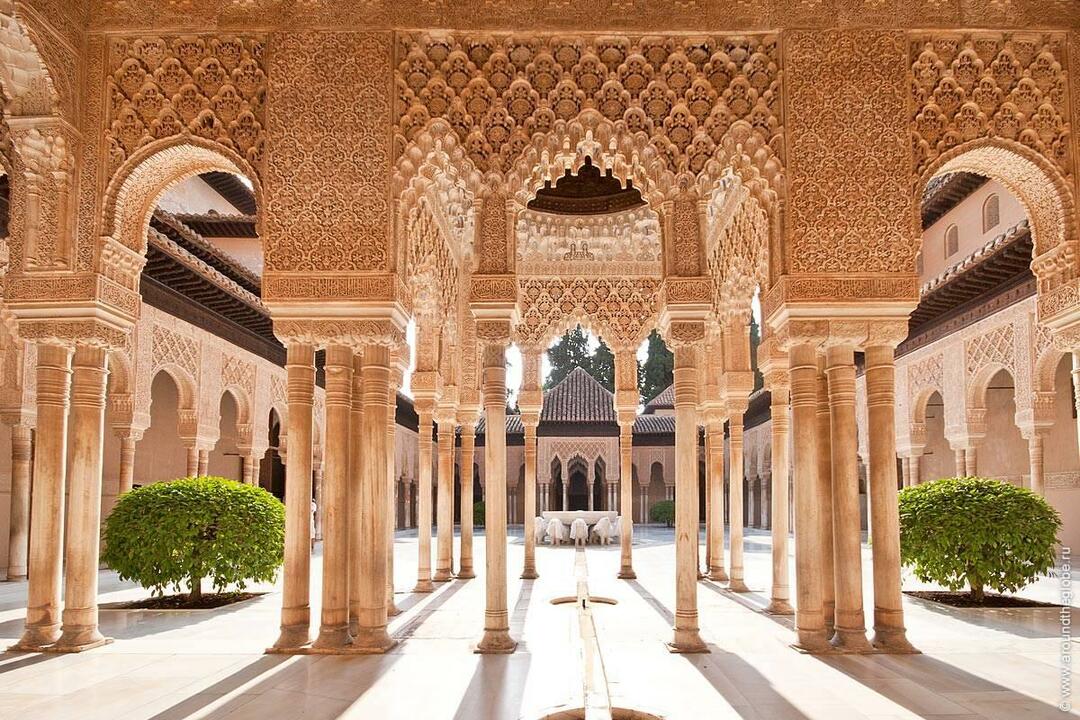 Cortile del Palazzo dell'Alhambra