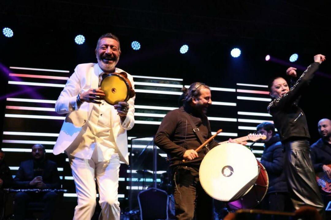 Hakan Altun è salito sul palco a Kocaeli