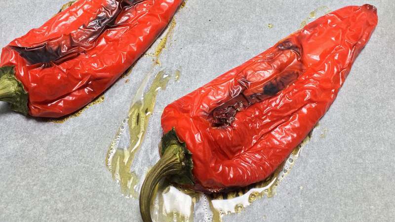 Come sbucciare facilmente i peperoni arrostiti?