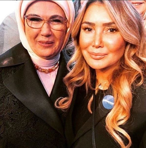 First Lady Erdoğan e Yonca Evcimik