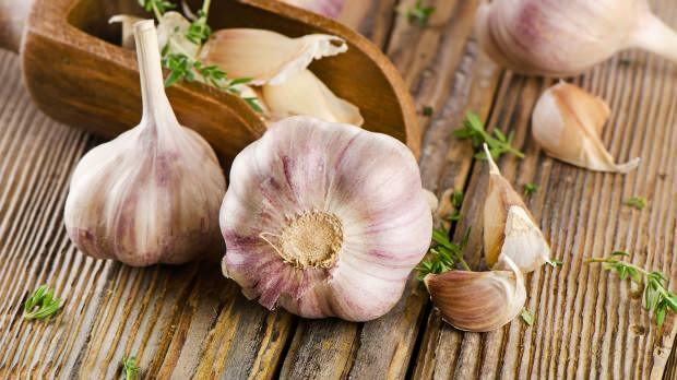 Quali sono i benefici dell'aglio per i capelli