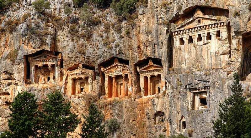 Piazze dalle tombe del re di Dalyan