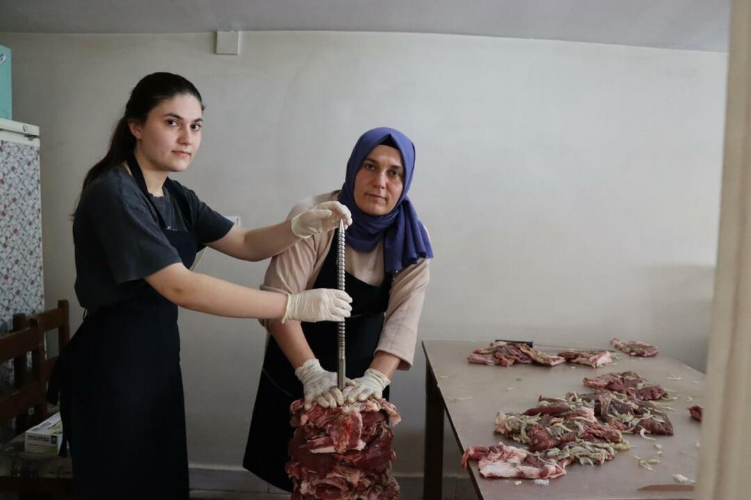 Madre e figlia gestiscono un negozio di kebab cag