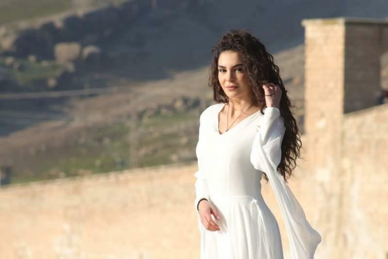 L'attrice Ebru Şahin si sta allenando per la sua nuova serie Destan!