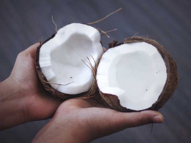 Quali sono i benefici dell'olio di cocco sulla pelle e sul viso? Come usarlo