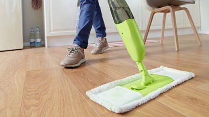 I pavimenti devono essere puliti con un bullone o un mocio? 