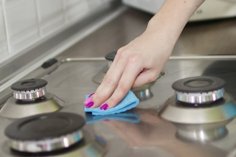 Come pulire la stufa? 3 metodi che ti fanno brillare gli occhi