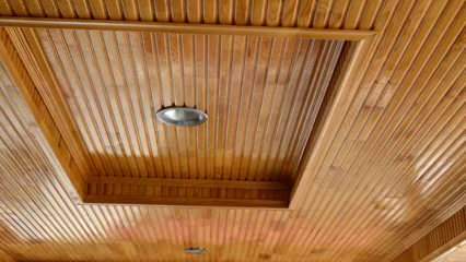 Qual è il soffitto del pannello? Quali materiali sono utilizzati nel soffitto del pannello?