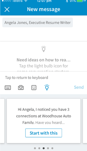L'app mobile di LinkedIn fornisce spunti di conversazione in base alla connessione a cui desideri inviare il messaggio.