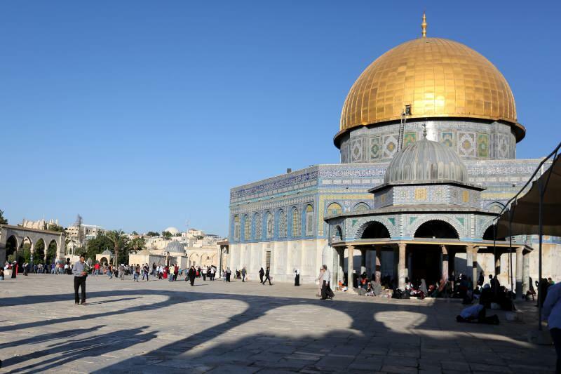 Masjid al-Aqsa si è preparato per il Ramadan con il lavoro volontario di centinaia di palestinesi