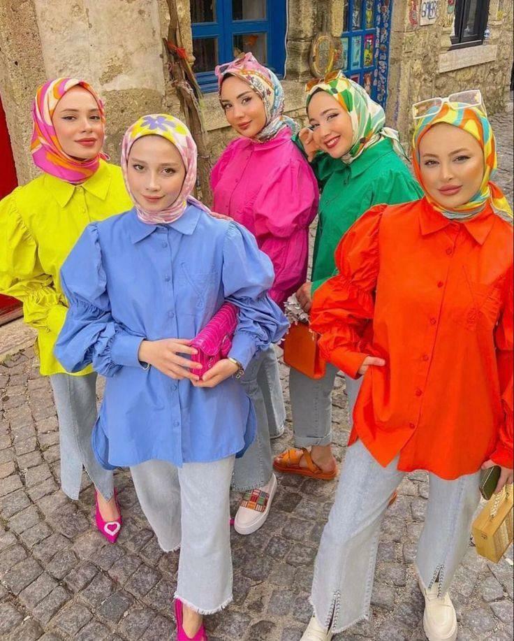Moda colore a contrasto Hijab