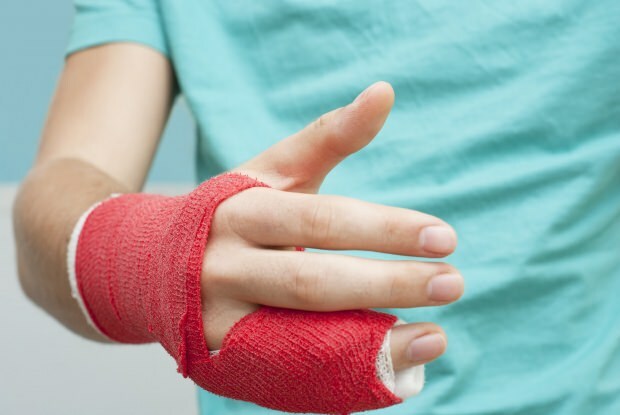 Cosa causa la rottura delle dita? Quali sono i sintomi della rottura delle dita?