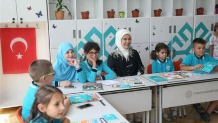 La First Lady Erdoğan visitò le scuole Maarif