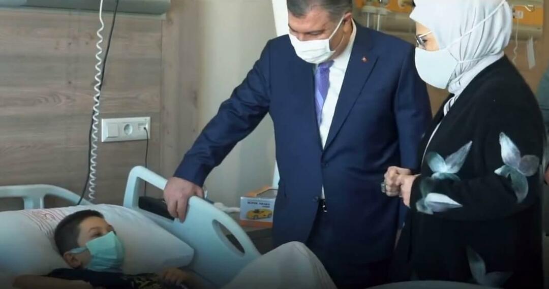 Emine Erdoğan ha visitato i bambini malati di cancro con Fahrettin Koca