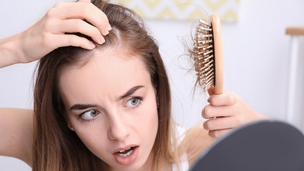la carenza di zinco provoca la caduta dei capelli