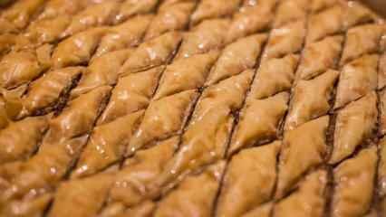Come preparare il baklava croccante? La ricetta del baklava croccante più semplice! Baklava croccante che si sbriciola in bocca 