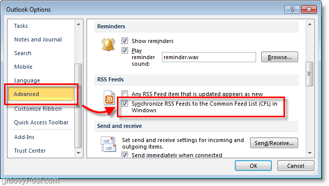 nella finestra delle opzioni di Outlook 2010 scorrere verso il basso fino a Avanzate, quindi fare clic sul pulsante di controllo Sincronizza feed RSS sotto Feed RSS