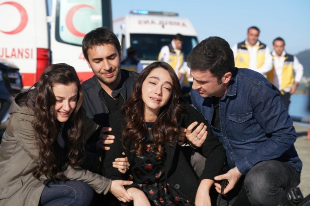 Confessione di "Tell Tell The Black Sea" di İrem Helvacıoğlu!