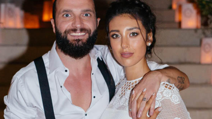 Braccialetto d'oro di Berkay Şahin alla sua nuova moglie