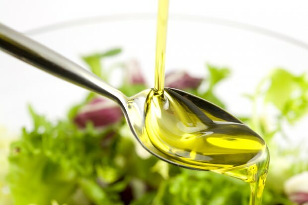 Quali sono i benefici dell'olio d'oliva per la pelle e i capelli? Come viene applicato l'olio d'oliva su capelli e pelle?