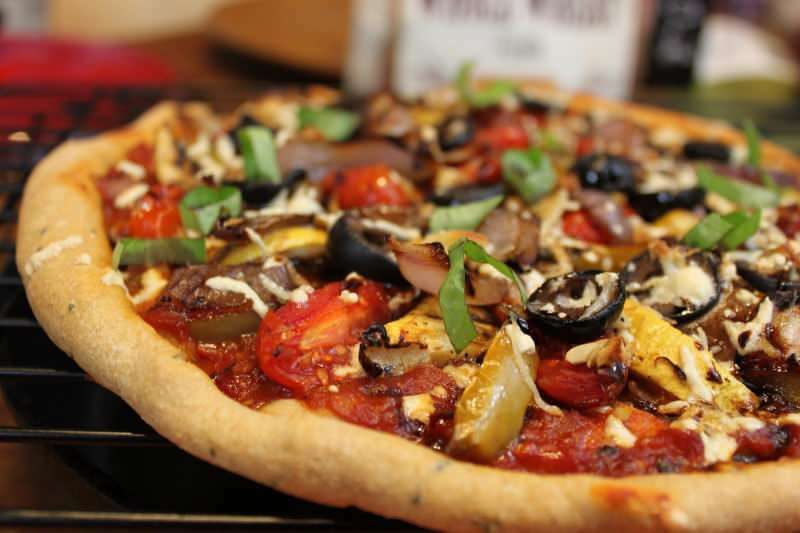 La ricetta della pizza vegetariana più semplice! Come fare la pizza vegetariana a casa?