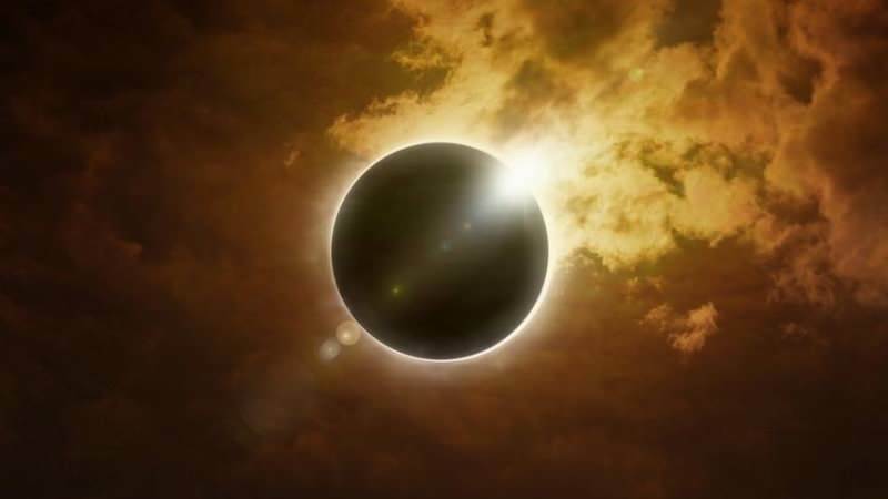 Cos'è un'eclissi solare? Qual è la preghiera da eseguire quando il sole splende? Come viene eseguita la strana preghiera?
